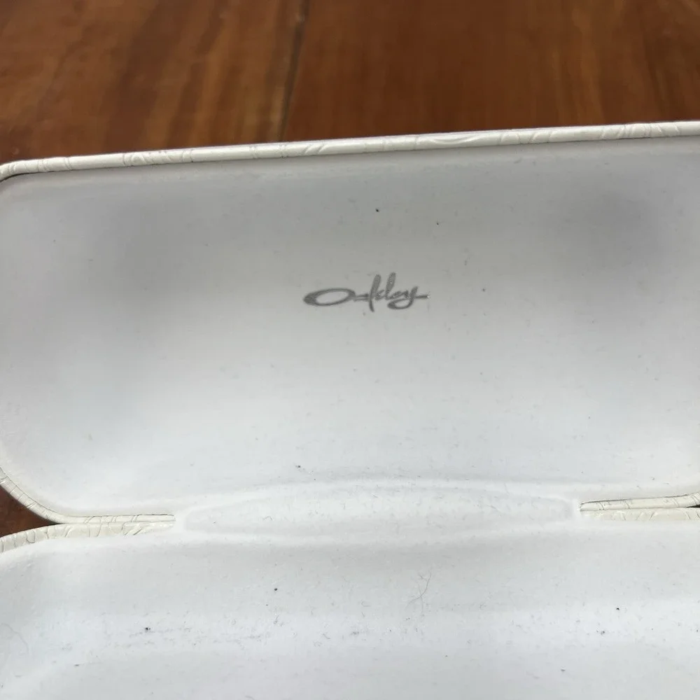 Oakley White Hard Sunglasses Case w/ Black Microfiber Drawstring Pouch Sleeve